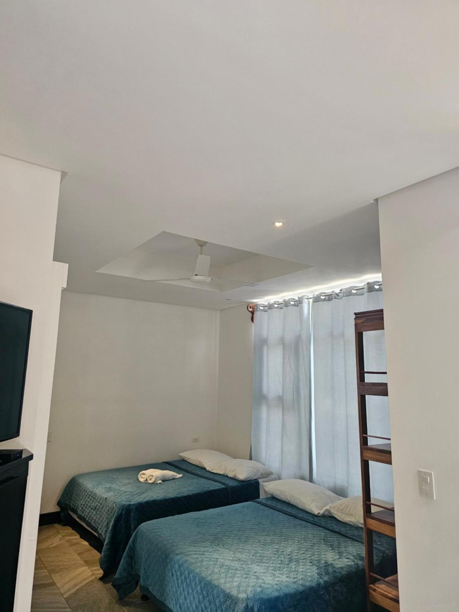 Pura Vida Apartments Quepos Rom bilde
